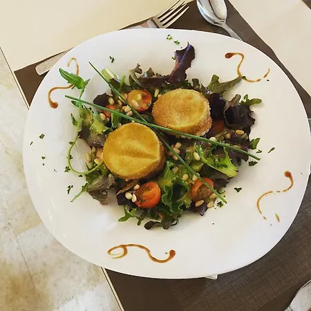 Hotel Logis Le Cygne