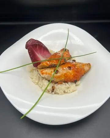 Logis Le Cygne Отель