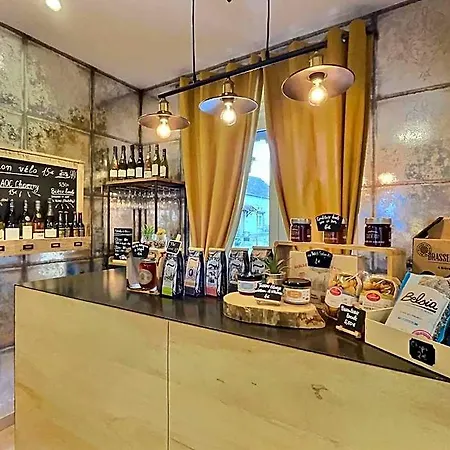Logis Le Cygne 2* לה בוג