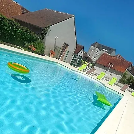Hotel Logis Le Cygne 2*