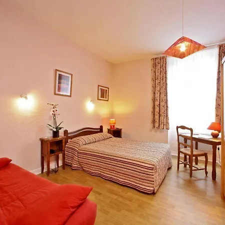 Logis Le Cygne 2* Ле-Бюг