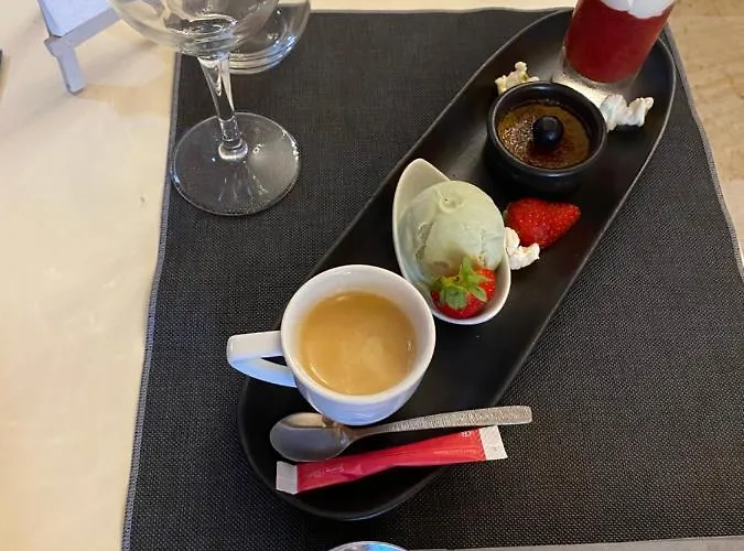 Logis Le Cygne Hotell