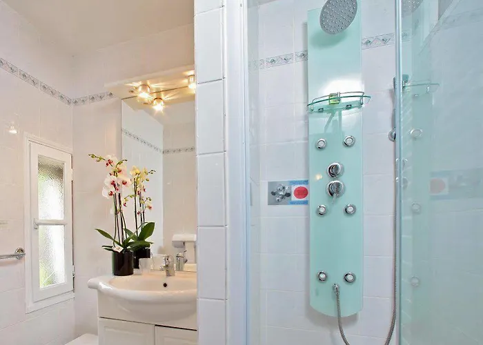 Hotell Logis Le Cygne 2*